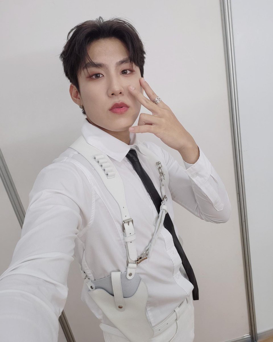 dnwlsejrwlf3's tweet photo. 공식 인스타그램 #AB6IX #박우진 
 
[ 태국 오랜만.. 너무 잼있었다 ㅎ ]

https://t.co/vR6UMgSBDs https://t.co/TggoDPaoKk