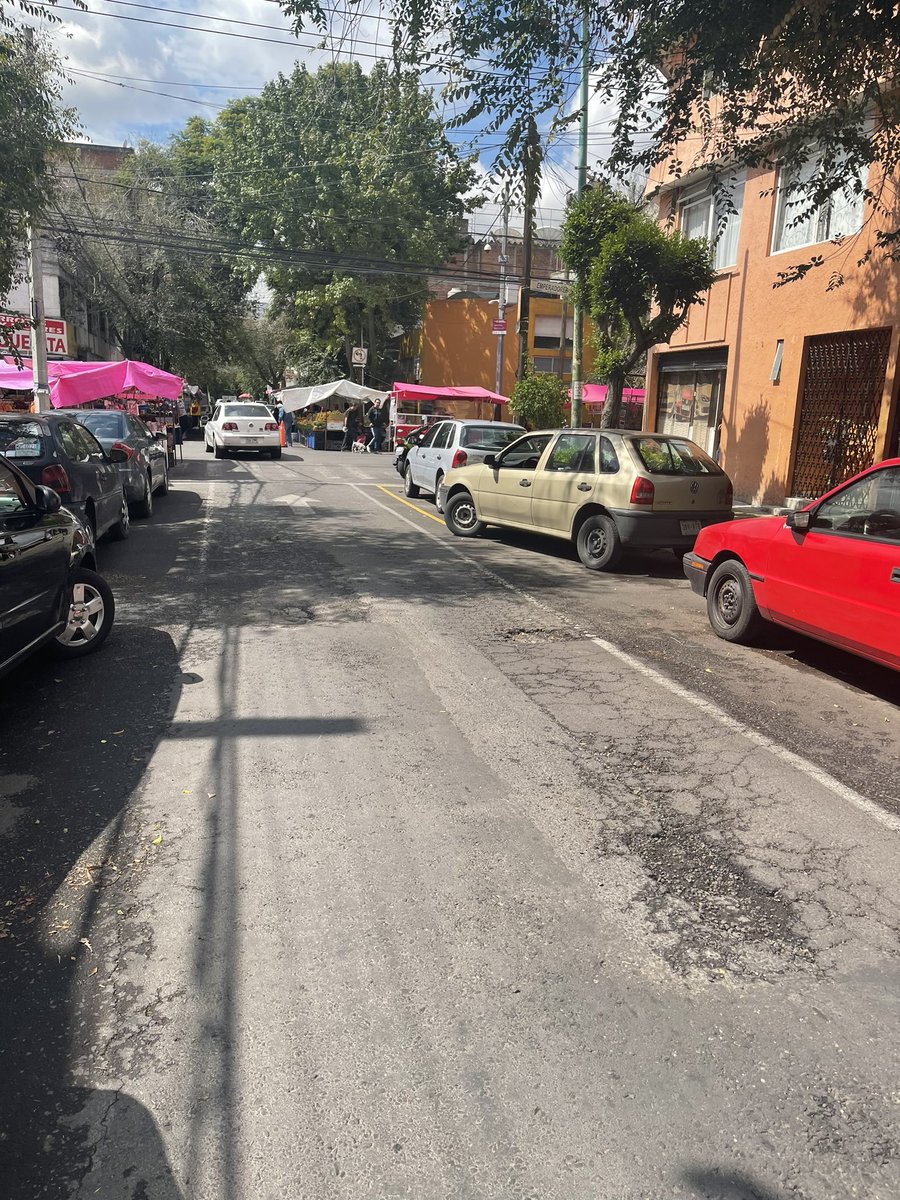 BrianChavarria's tweet photo. @AccionesBJ reporte de bacheo sobre Saratoga Portales Norte antes y pasando Emperadores, su apoyo por favor! ☀️ https://t.co/aUbSL4miND