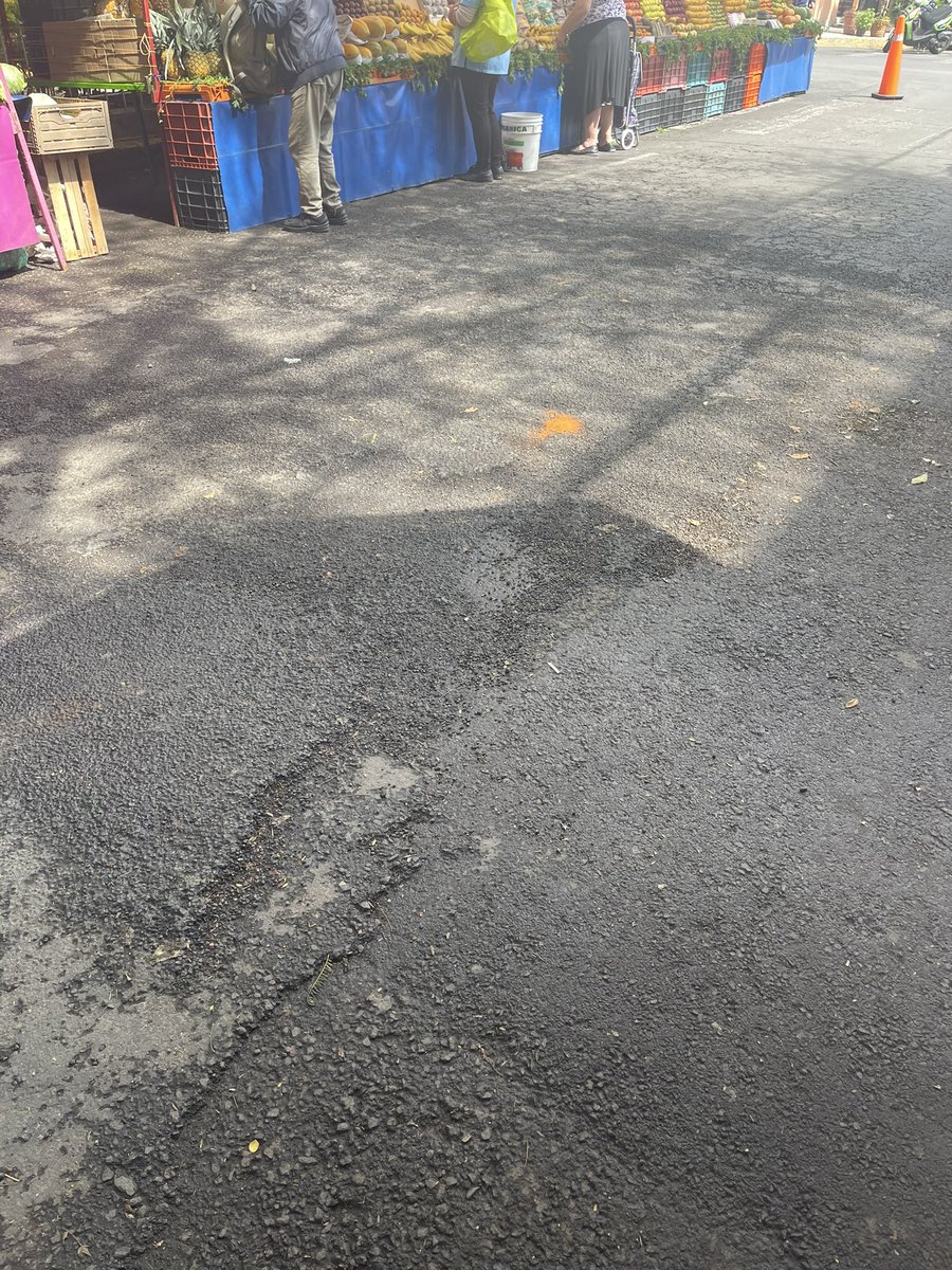 BrianChavarria's tweet photo. @AccionesBJ reporte de bacheo sobre Saratoga Portales Norte antes y pasando Emperadores, su apoyo por favor! ☀️ https://t.co/aUbSL4miND