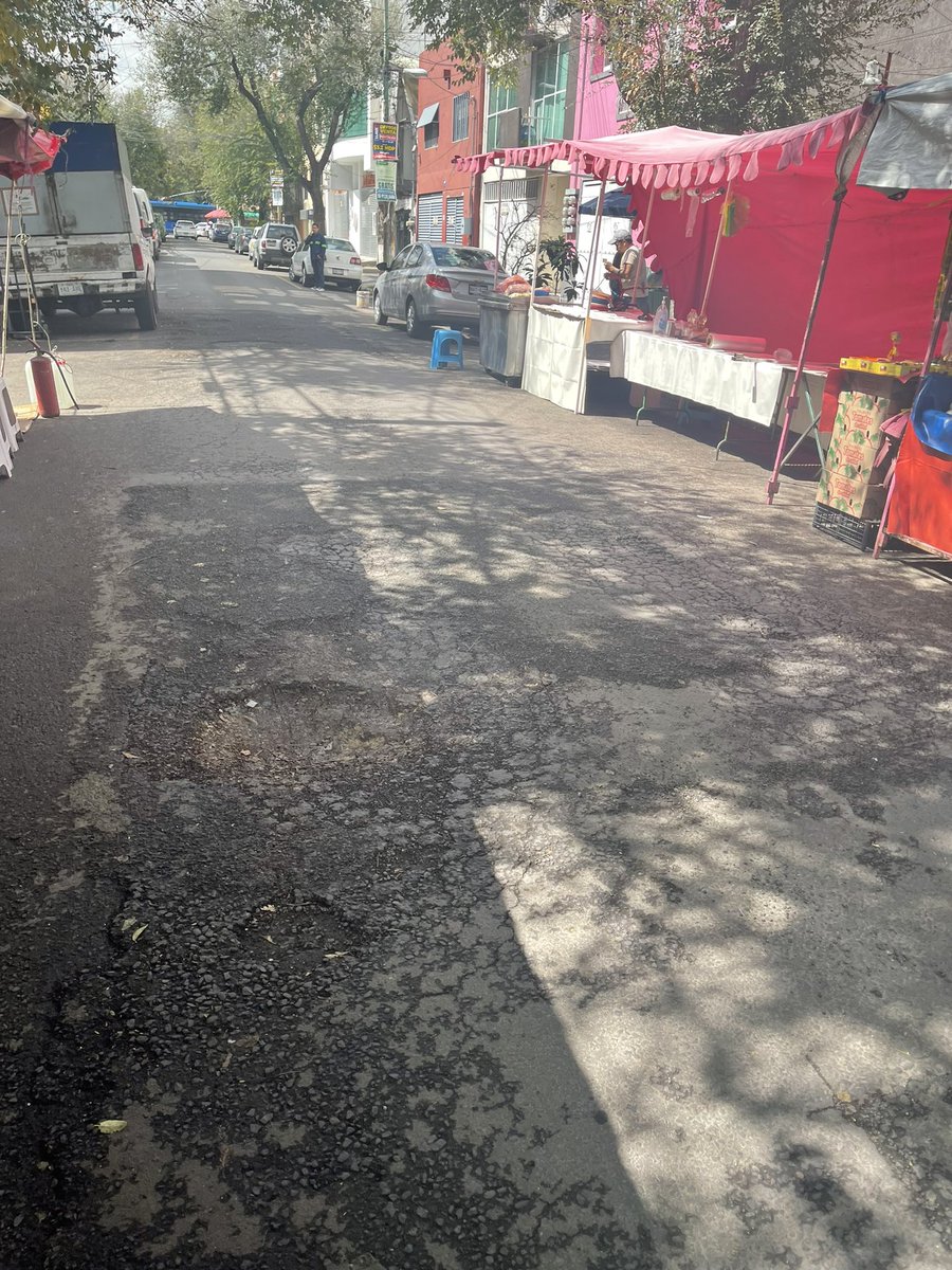 BrianChavarria's tweet photo. @AccionesBJ reporte de bacheo sobre Saratoga Portales Norte antes y pasando Emperadores, su apoyo por favor! ☀️ https://t.co/aUbSL4miND