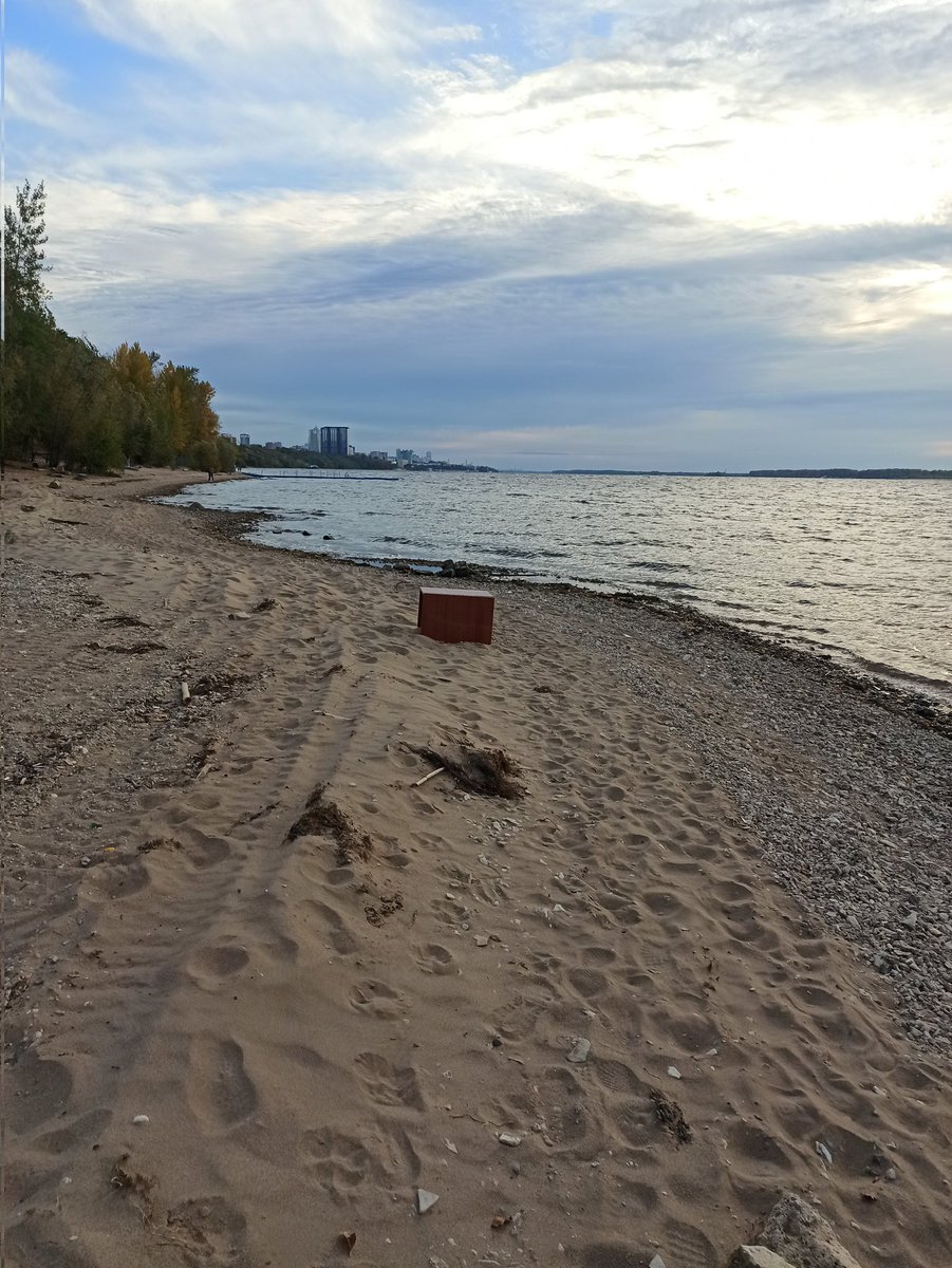 Kolhozim's tweet photo. Самара-город, где есть специальная тумба для размышлений. https://t.co/q9ZaxpWq3R