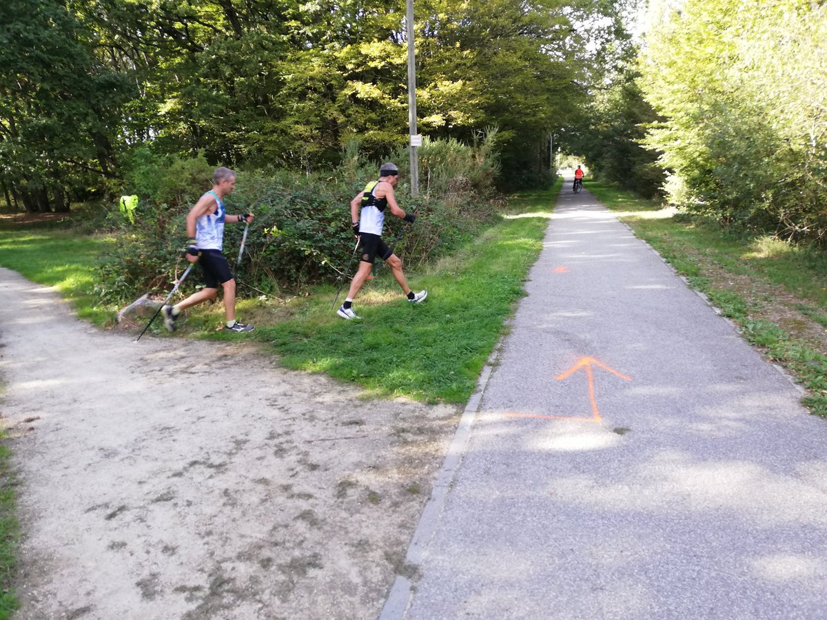 #RoazhonRun MN après 12 km la première place est encore indécise. <a href="/AthleRennes/">Stade Rennais Athlé</a>