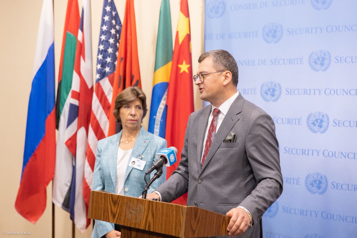 francediplo's tweet photo. Cette semaine à l'#ONU 🇺🇳, la France 🇫🇷 a pu:
- présider la 1ère réunion ministérielle du Conseil de Sécurité sur l'#Ukraine, où la Russie s'est trouvée isolée;
- œuvrer aux solidarités Nord-Sud;
- porter un agenda ambitieux de résilience démocratique &amp; de liberté de la presse. https://t.co/7tWe993oEq