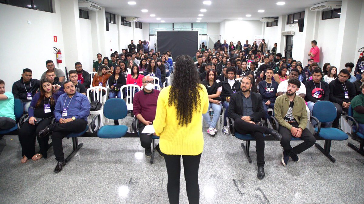 JeffCezarolli's tweet photo. FOGUETE NÃO TEM RÉ 🚀💜

#tbt do nosso evento Foco No Topo que aconteceu na última quinta-feira (15).

Educação e oportunidade são algumas das minhas pautas e aprendizagem é muito especial pra mim. Sou fruto desse programa e grato, pois me proporcionou grandes voos. 

#FocoNoTopo https://t.co/JyFZvuyNXR