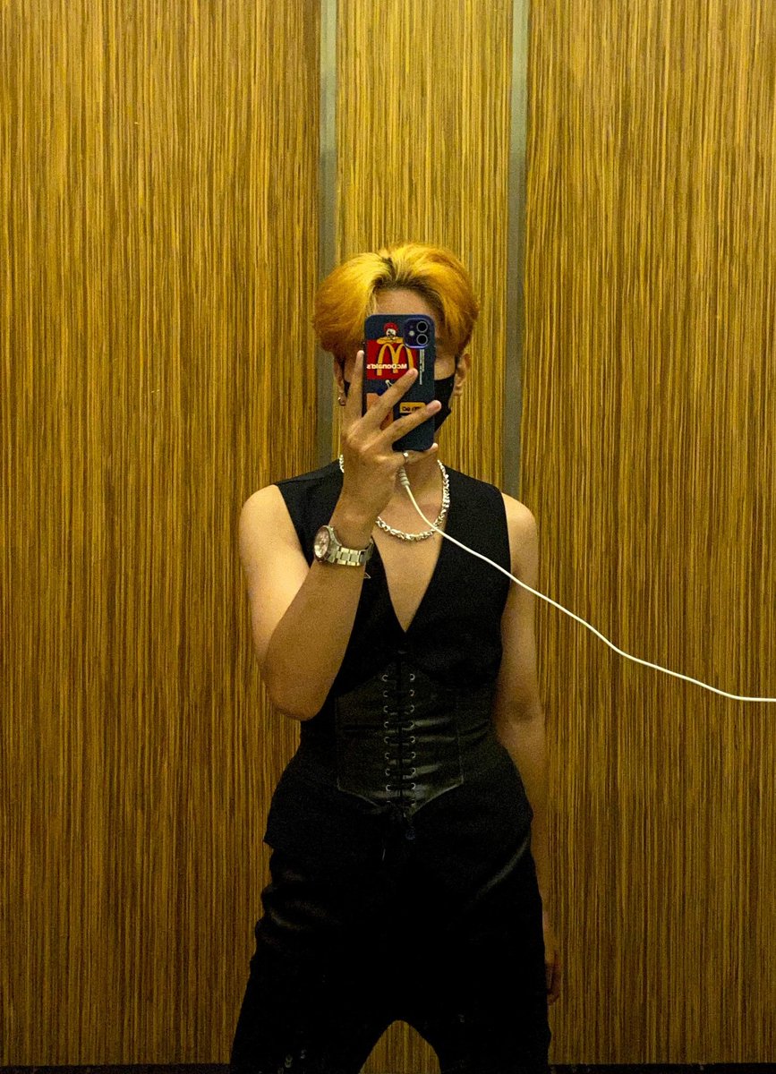 KEEZsan's tweet photo. So shyyyy to post this but anw, here's my outfit yesterday in KPM2! 👀

#KpopMasterz2inManila #KPM2Manila #ATEEZinManila #ATEEZPRESENTinMNL
#ATEEZ @ATEEZofficial https://t.co/ZRfFiedmq3