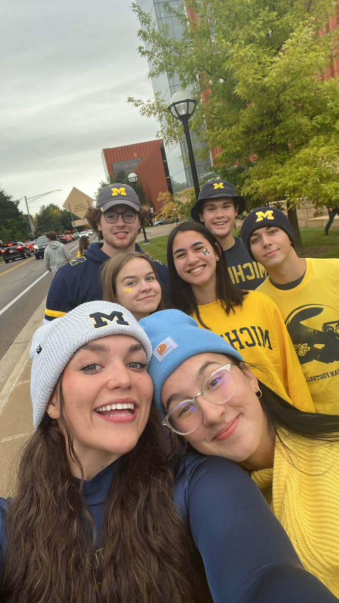 PuroMaura's tweet photo. #bighouselive #dale #goblue https://t.co/CRCKTZCik3