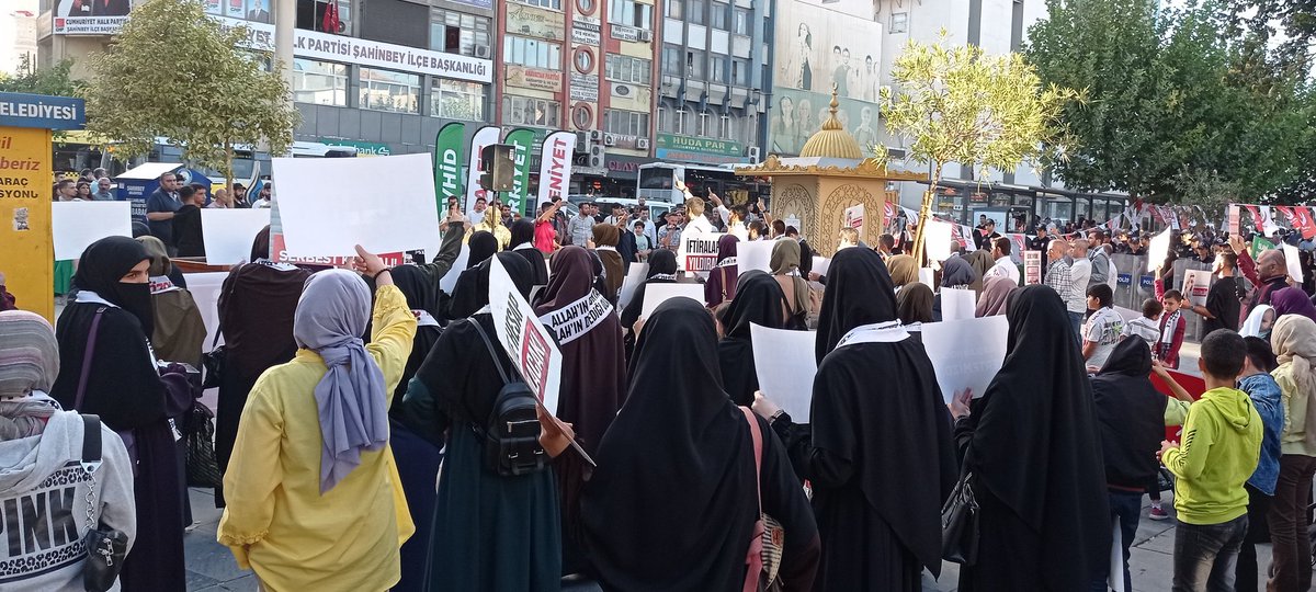 FurkanDerGAntep's tweet photo. Gaziantepli Furkan Hareketi mensupları olarak, siyaseten tutuklanan Alparslan Kuytul Hocaefendi ve 9 kardeşimiz için #BalıklıParkMeydanı nda Basın Açıklaması gerçekleştiriyoruz.

- 24 Eylül 2022

Basın Açıklaması
#AlparslanHocayaÖzgürlük

Canlı Yayın: https://t.co/XJnLoQjsBv https://t.co/lDNwUBNqT1