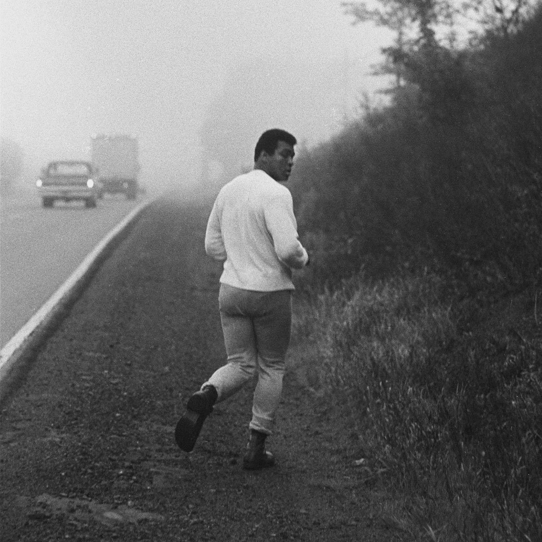 MuhammadAli's tweet image. Muhammad Ali often ran in heavy boots to increase his leg workout. 

#MuhammadAli #Greatest #GOAT #Fight #Heavyweight #Running #Training