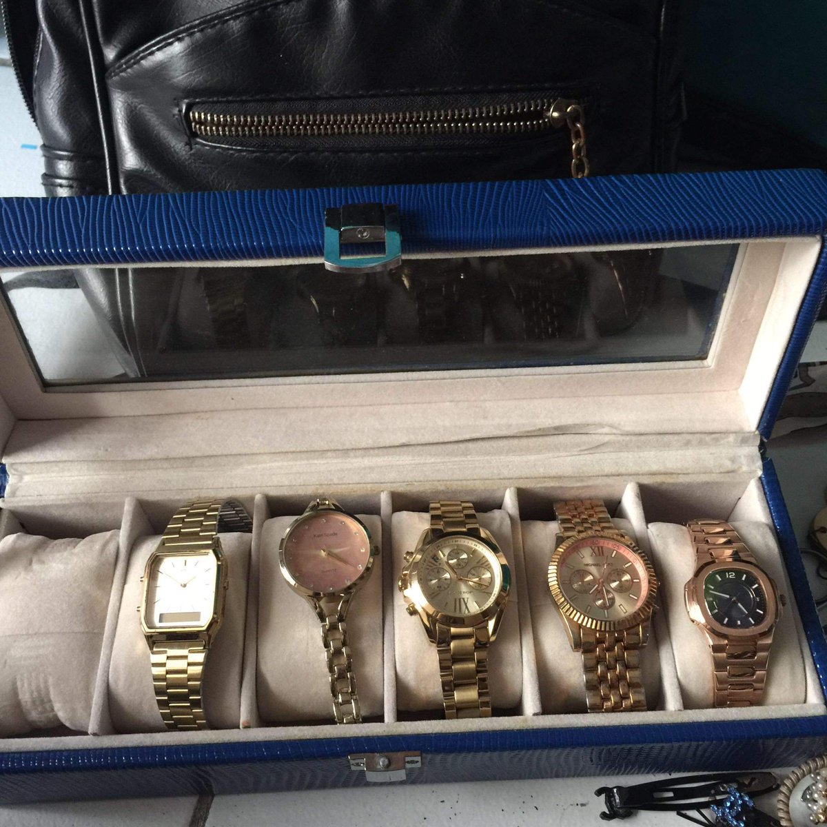 Vanis00's tweet photo. I love my collection watch and I love @Metaarksnft 🥰

@Metaarksnft
@azii_12345
@DEGENERATEMINTS @duckyquack18 @niheart_ #MetaArks #SocialFi #GameFi‌ #NFTs #Metaverse #mintsoon #29sept https://t.co/YKY9ioaVdW
