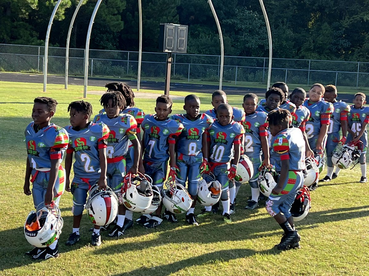 HCWillieSimmons's tweet photo. Itβs GAMEDAY!!! Homecoming for the Quincy Show*Off All-Stars!!! Champ is locked in and loaded!
#FaithFamilyFootball
#ShowOffAllStars
#6Under https://t.co/fml01IE65G