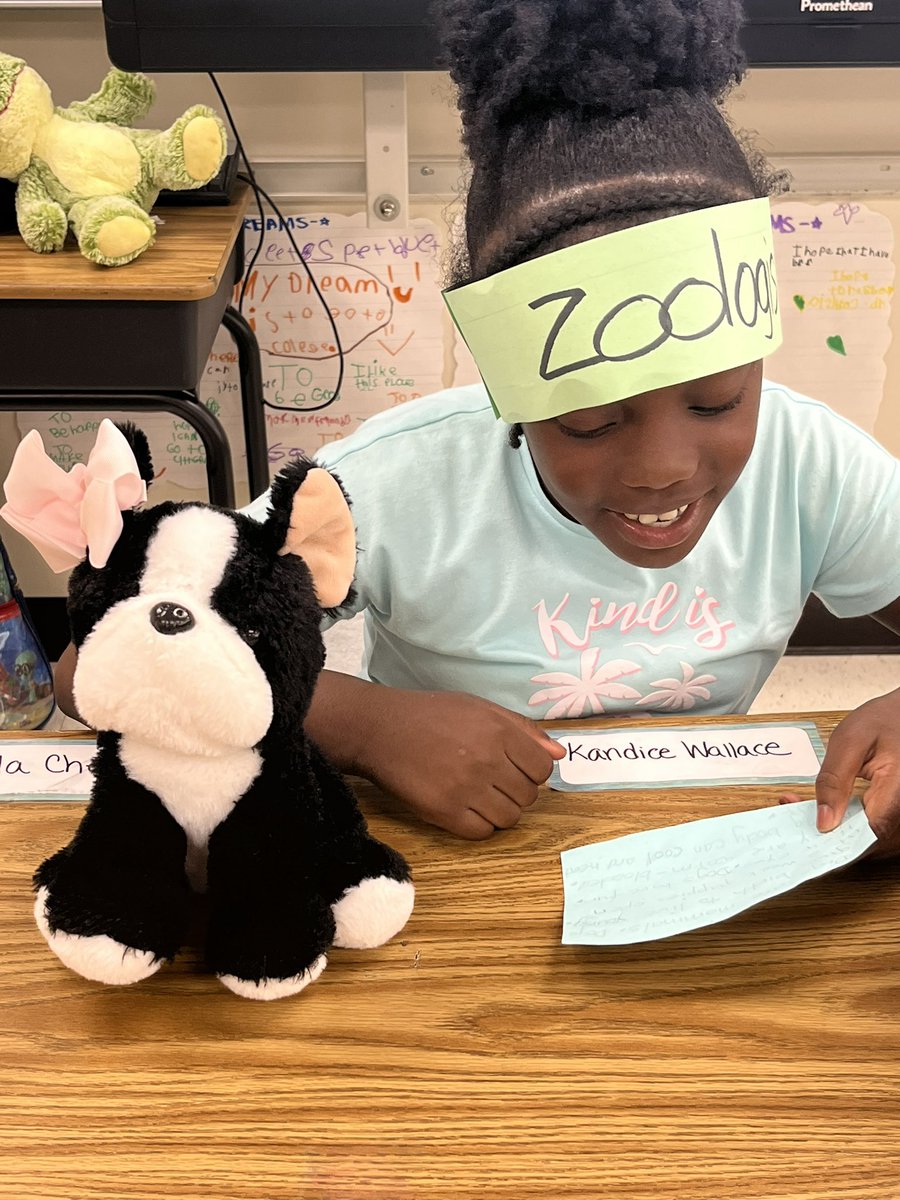 Anjanette_Pixie's tweet photo. Classroom Petting Zoo to end our Unit on Animal Classification. All the students did an amazing job. “Best Day Ever!”, said one of the students. Another said, “I now love reading!” https://t.co/c11UfbuXZJ