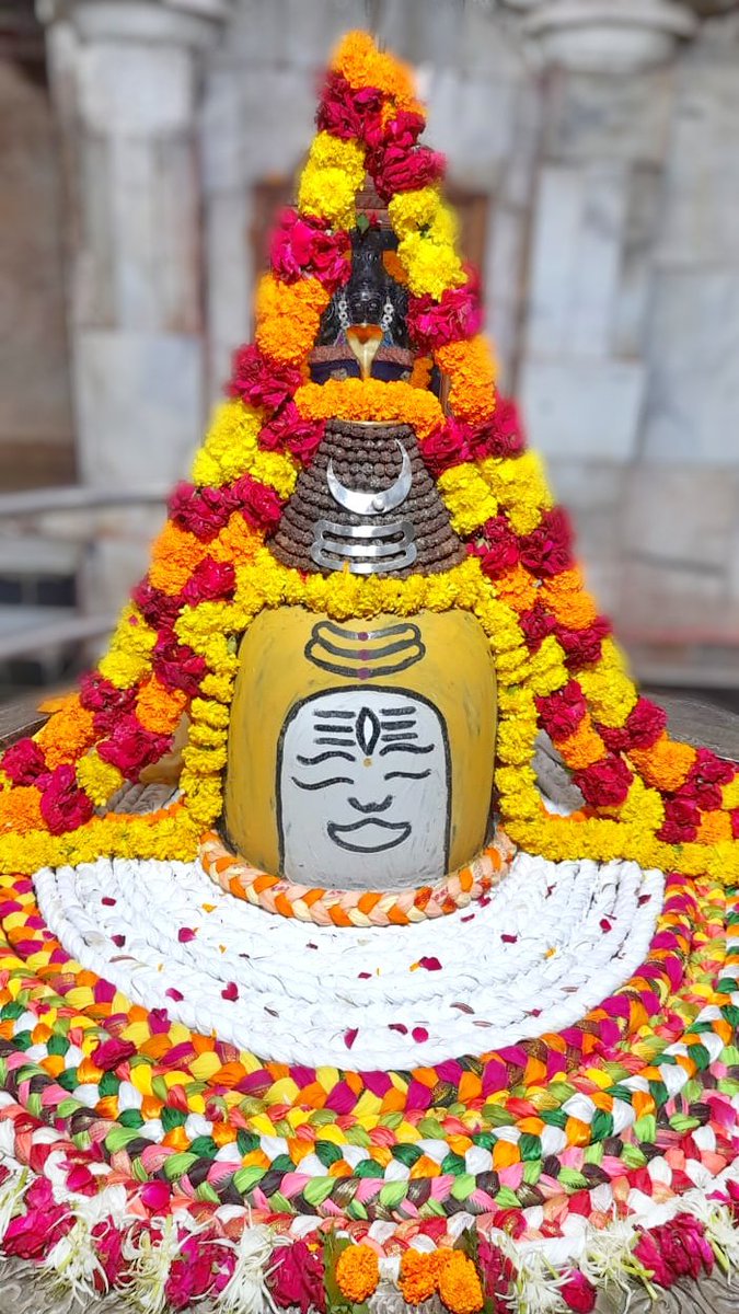 Somnath_Temple's tweet photo. श्री अहल्याबाई मंदिर, प्रभासक्षेत्र - गुजरात (सौराष्ट्र)
दिनांकः 24 सितंबर 2022, भाद्रपद कृष्ण चतुर्दशी(मासिक शिवरात्रि) - शनिवार
सायं शृंगार
09223873 https://t.co/nFMWCyM7kS