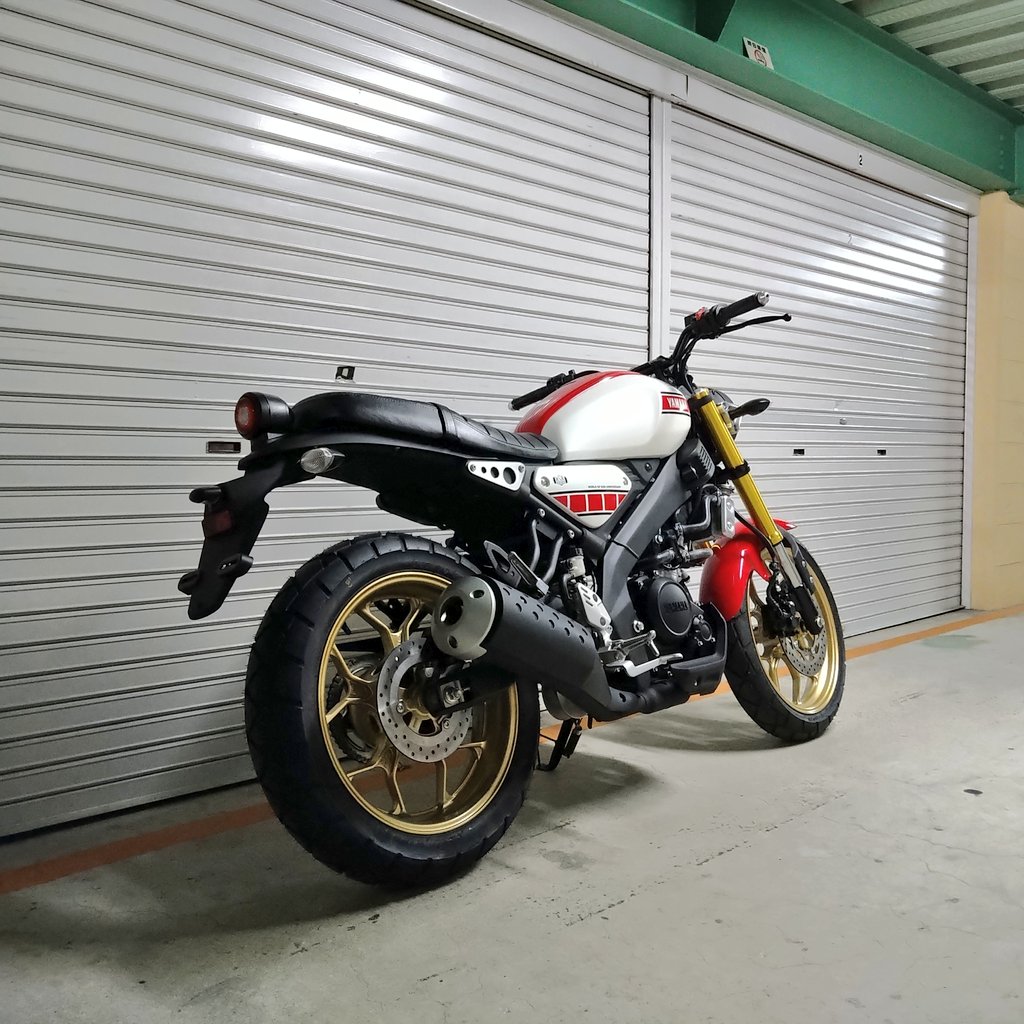 StmStyle8's tweet photo. 久々にマイXSR✨
…を見た。
見ただけ。
ウチの子になってから約半年経過するも未登録&未走行😑
いつか乗る…と、思う、
…たぶん、
…知らんけど。
#YAMAHA #XSR155 #WGP60th https://t.co/0GAvZgEfL8