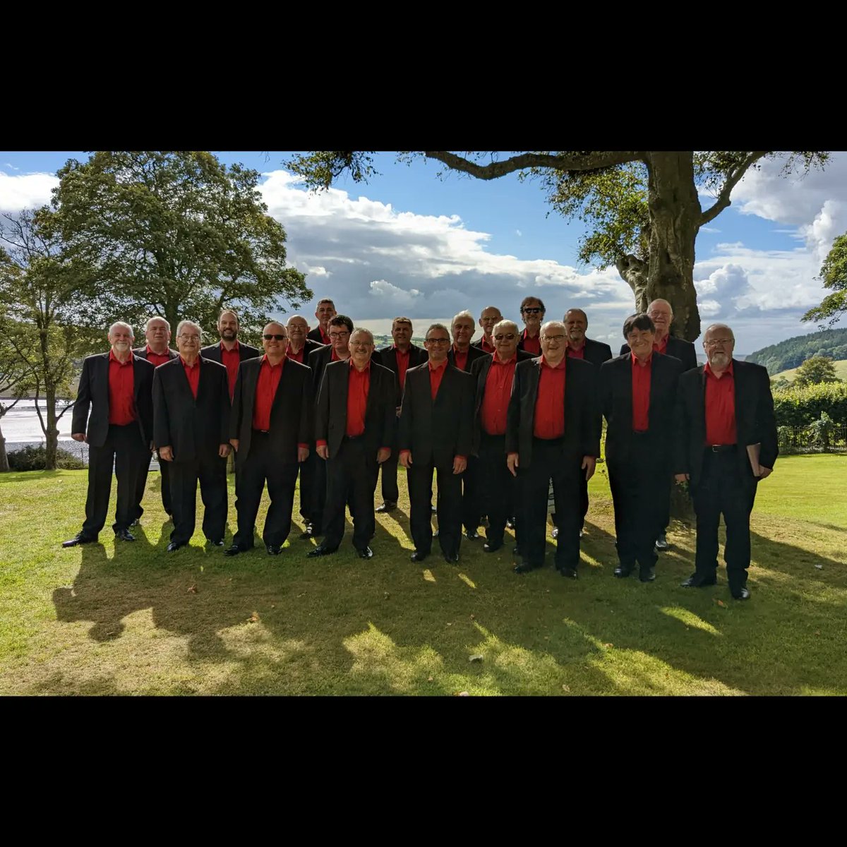 Phoenix_Choir's tweet photo. The choir had a great day celebrating the wedding of Rachel &amp; Graham. What a beautiful venue &amp; view you have for your special day💍Congratulations to you both from everyone at The Phoenix 🎊

#phoenix #male #voice #choir #malevoicechoir #wedding #mansionhouse #llansteffan #welsh https://t.co/MGesYx7R7s
