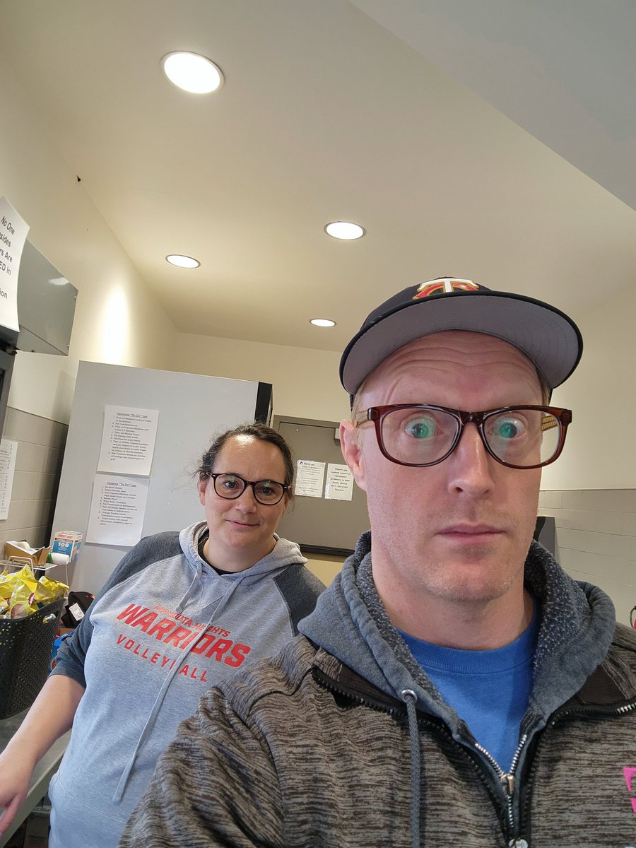 Working concessions to raise money for #MHAA volleyball 🏐!