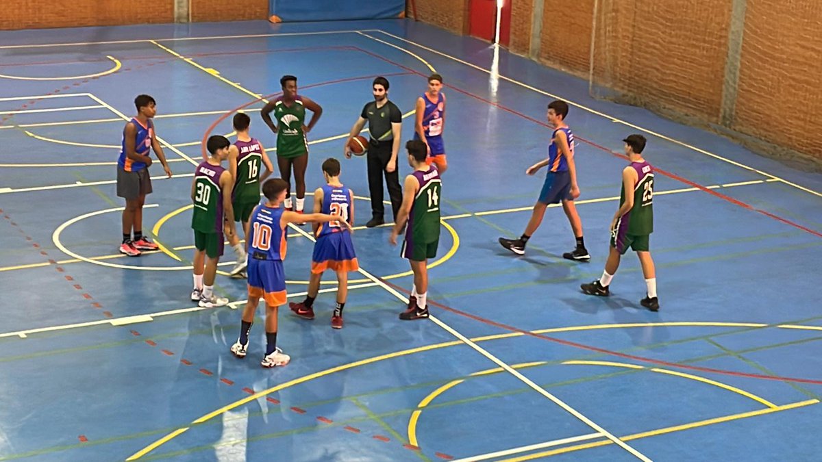 CBChurriana's tweet photo. Debut del cadete vs @EBGMALAGA en el memorial Abilio Antolín de @cbccordoba 
Ahora a reponer fuerzas para el segundo partido💪🏀🏀

#cbchurriana 
#movimientonaranja 
#25aniversario 
#equipazo https://t.co/MzRKz7M882