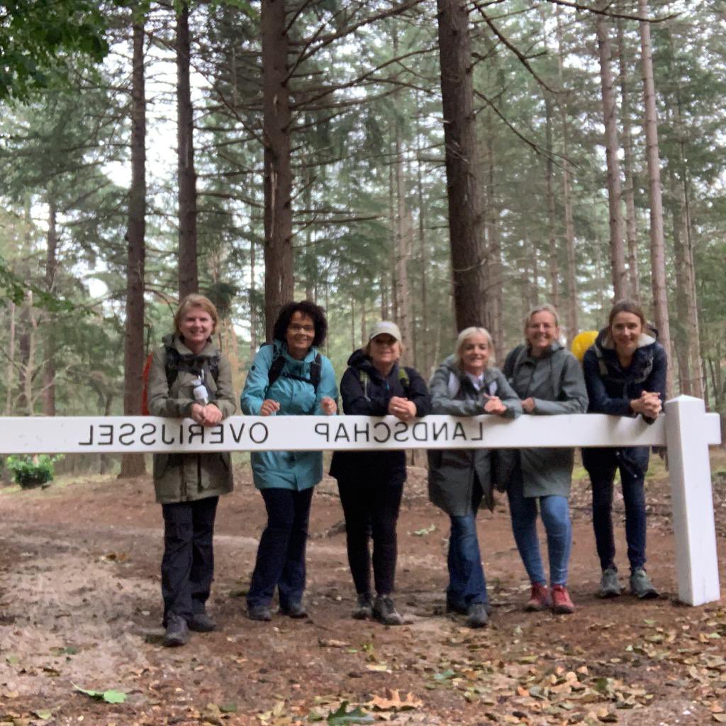 RZWRZ's tweet photo. We hebben de tiende etappe van het Pieterpad er weer op zitten: van Hellendoorn naar Ommen. Ongeacht een aantal regenbuien een wandeling van 21 km met prachtige heuvels en heide in volle bloei 👍🏻🍀 https://t.co/eTLme7D7yV