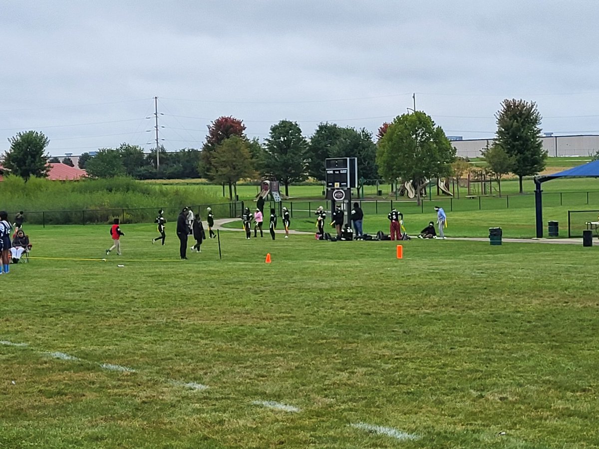 KaraStone40's tweet photo. #GameDay for Jade ... not ready for this weather
#girlsflag #goknights #footballfamily #stone7 #number8ismygirl #Grrridirongirls https://t.co/HlYZFSFfwc
