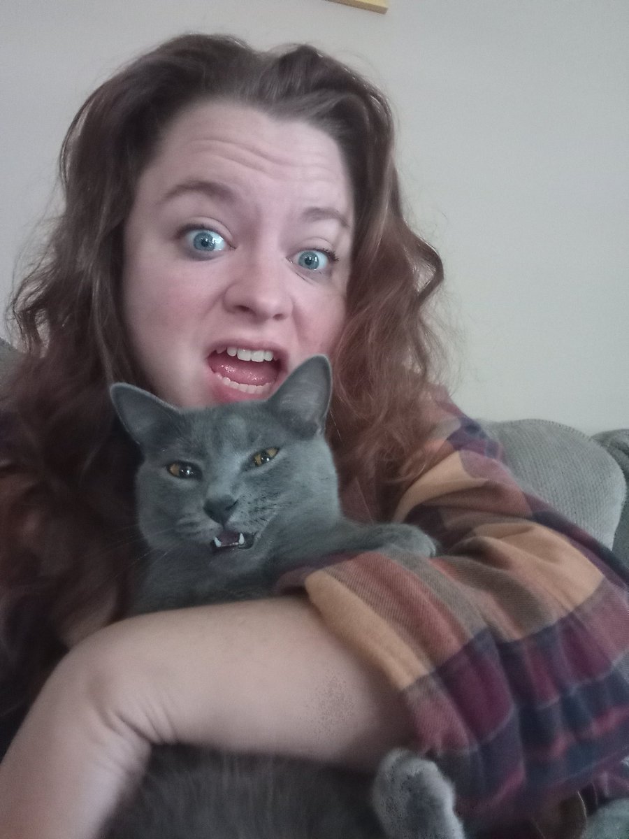 DeadGirlsTalk's tweet photo. Step one: befriend your sleep paralysis demon.

#CatsOnTwitter #barbara #familiar #spookygirl https://t.co/c5RvTVwbY6