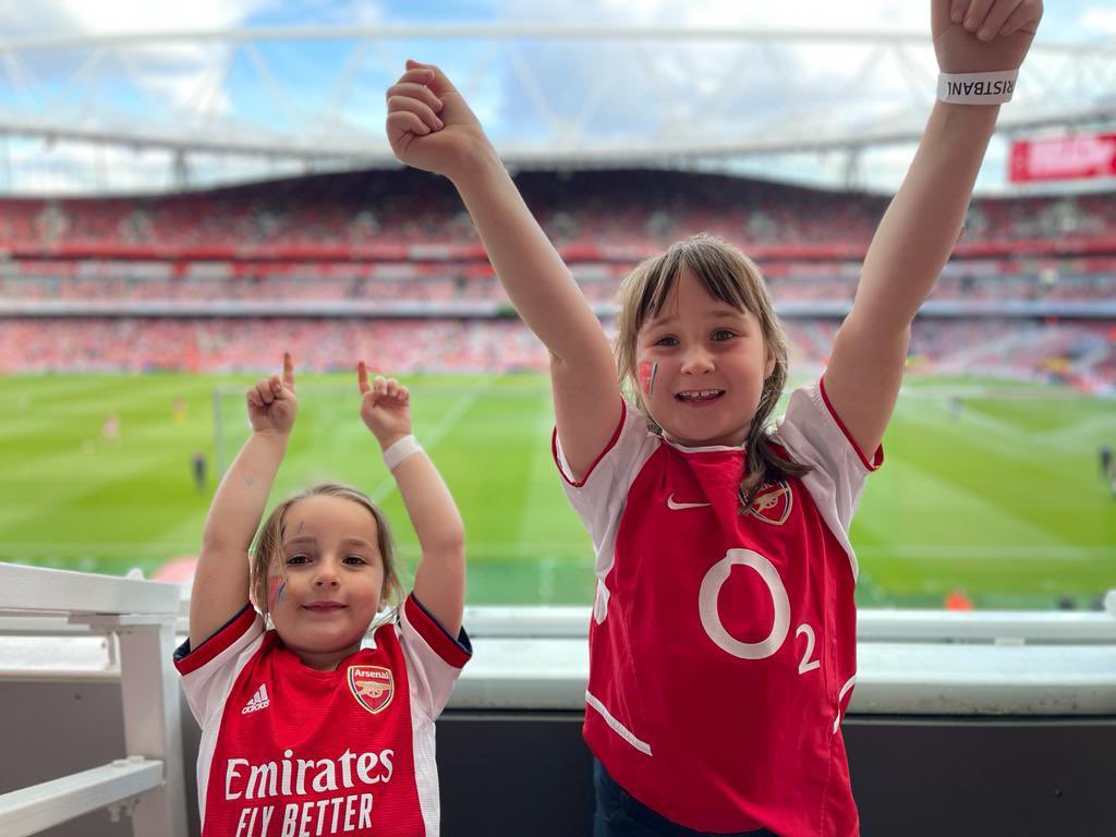 Bridgewater_Sch's tweet photo. Team Bridgewater parents, children and staff enjoyed Arsenal Women versus Tottenham women in the WSL today. History was made as 53,000 people attending made it the largest ever attendance at a women’s league match in England. COYG! https://t.co/edlT4Mj6rP