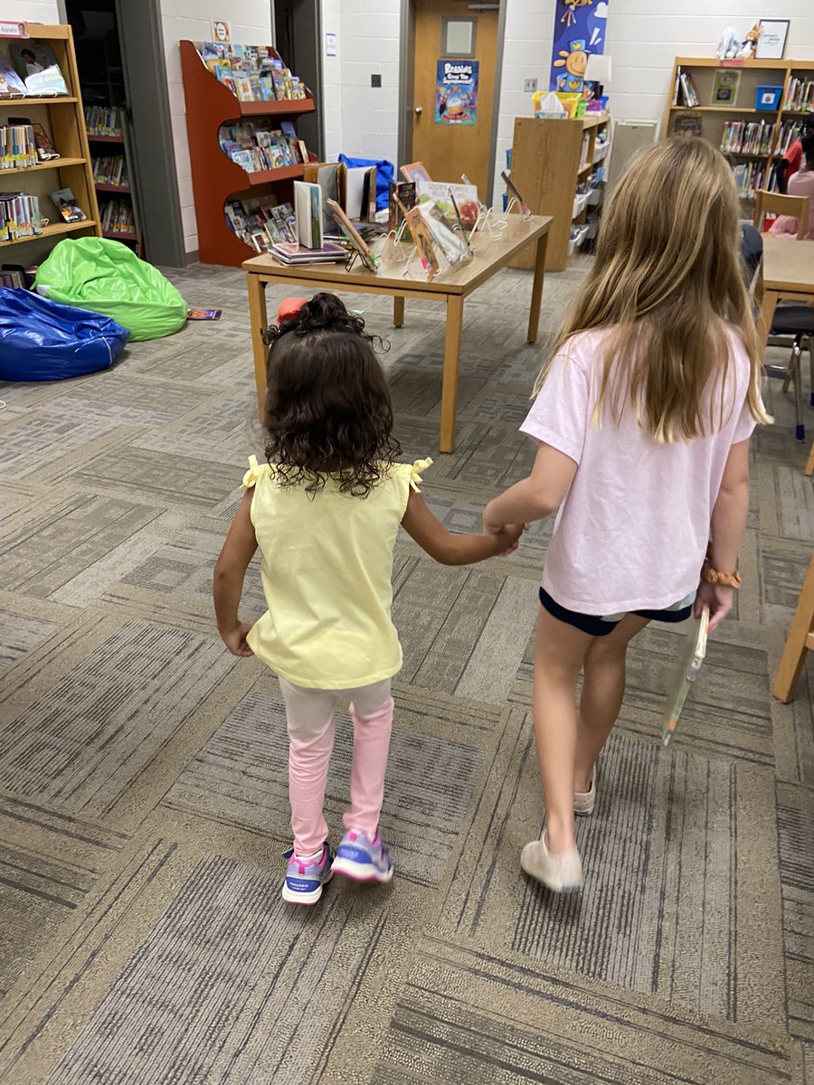 fssdLESMedia's tweet photo. PreK came for their first library visit and were assisted by our very helpful third graders. 🦁❤️📚#elementarylibrary #WeAreLiberty https://t.co/Do7Bv2bvMf