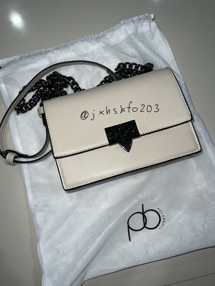 jxhskfo203's tweet photo. ส่งต่อpolarboll สี cottage white จาก1590 เหลือ 1200 บาทรวมส่ง ใช้ถ่ายรูปไปแค่ครั้งเดียวค่า ใหม่มากๆๆ300% ไม่เคยตก ไม่เคยยัดของค่ะ อยู่ทรงสวย สนใจทักมาสอบถาม/ดูรูปเพิ่มเติมได้เลยค่า #ส่งต่อ #polarboll #มือสองสภาพดี #มือสองราคาถูก #กระเป๋ามือสอง #กระเป๋าสะพายข้าง https://t.co/IRlvdi6rju