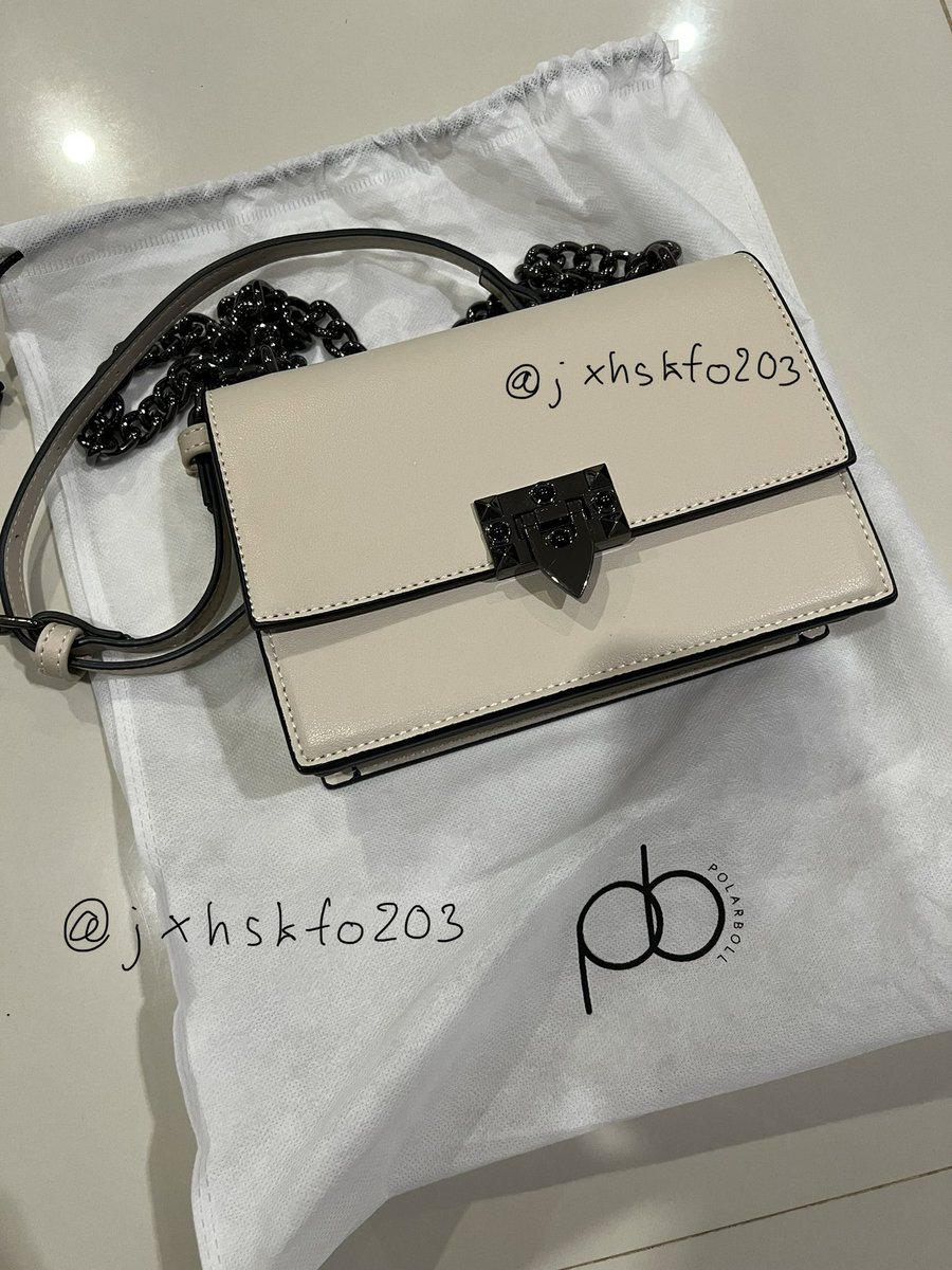 jxhskfo203's tweet photo. ส่งต่อpolarboll สี cottage white จาก1590 เหลือ 1200 บาทรวมส่ง ใช้ถ่ายรูปไปแค่ครั้งเดียวค่า ใหม่มากๆๆ300% ไม่เคยตก ไม่เคยยัดของค่ะ อยู่ทรงสวย สนใจทักมาสอบถาม/ดูรูปเพิ่มเติมได้เลยค่า #ส่งต่อ #polarboll #มือสองสภาพดี #มือสองราคาถูก #กระเป๋ามือสอง #กระเป๋าสะพายข้าง https://t.co/IRlvdi6rju