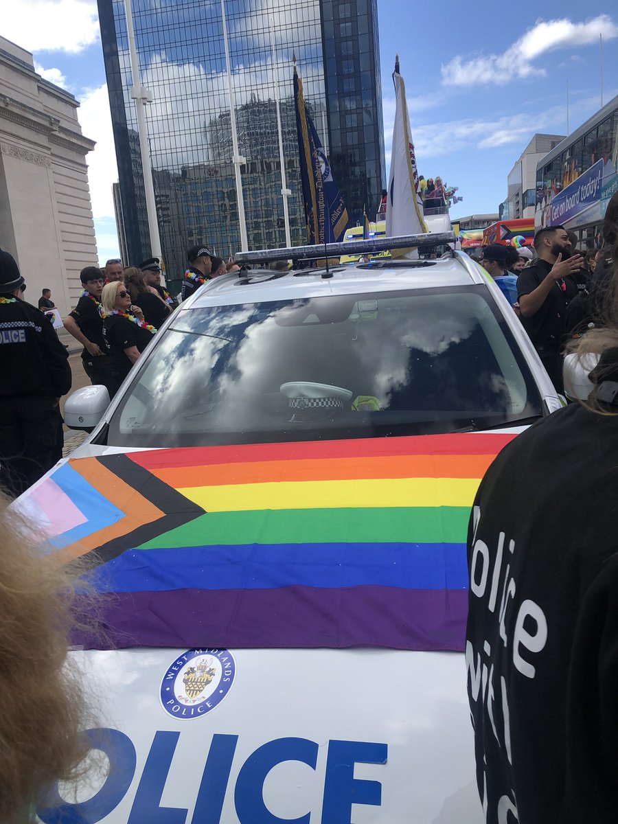 ElaineBridge500's tweet photo. Great day @BirminghamPride walking side by side @WMPolice @WMPLGBTNetwork representing @NCA_UK @NCA_Embrace #proudtoprotect #proudtobe https://t.co/N6MyBa6rDf