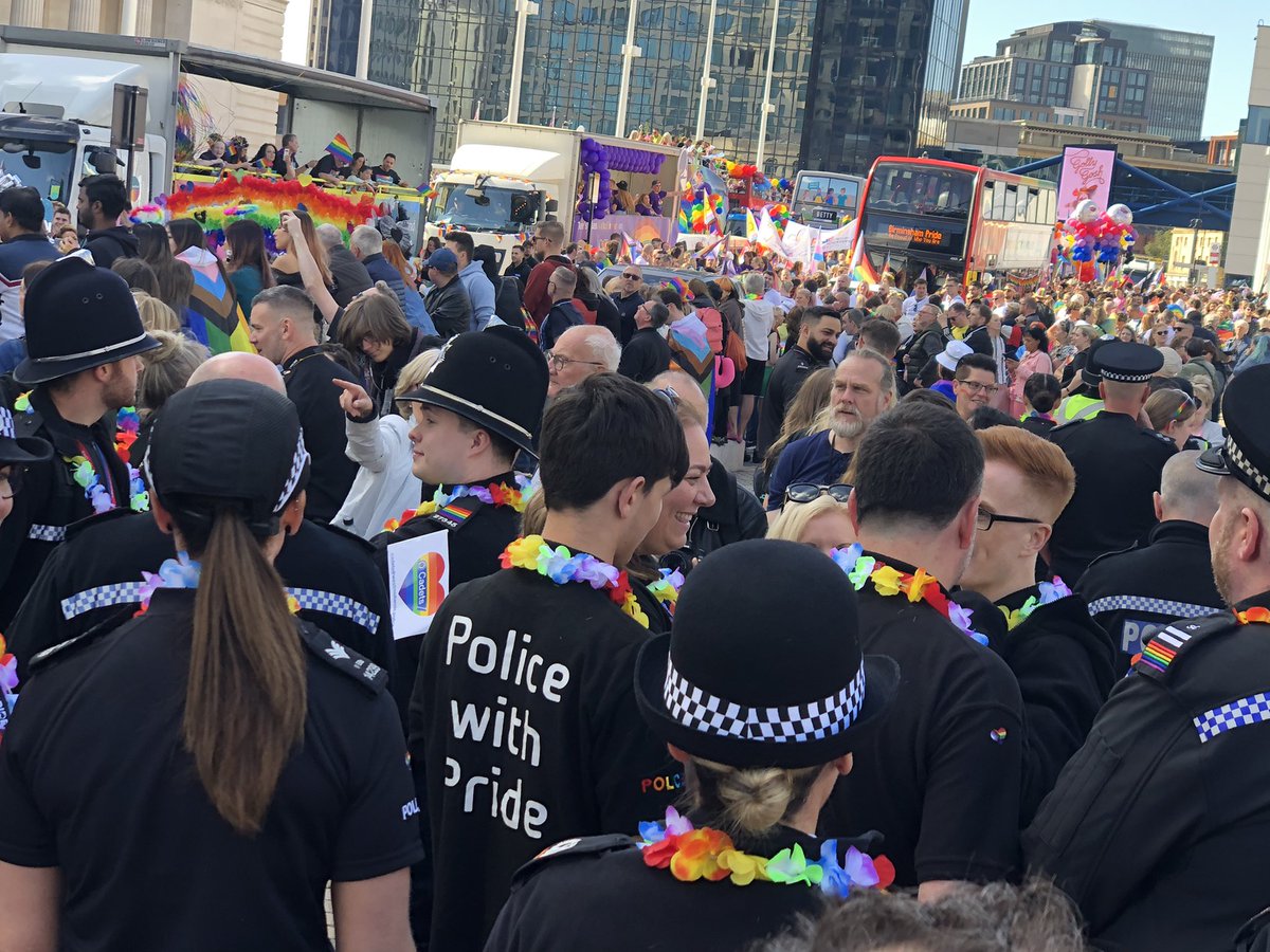 ElaineBridge500's tweet photo. Great day @BirminghamPride walking side by side @WMPolice @WMPLGBTNetwork representing @NCA_UK @NCA_Embrace #proudtoprotect #proudtobe https://t.co/N6MyBa6rDf