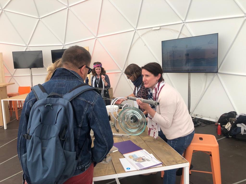 RTE_nord's tweet photo. Dernier jour à la #FabuleuseFactory !  Avec ⁦@f_inge⁩, nous vous accueillons pour vous faire découvrir nos métiers ! Vous avez été plus de 6️⃣0️⃣0️⃣ à venir nous rencontrer sur 4 jours !

⁦@euraenergie⁩ ⁦@DunkerquePromo⁩ https://t.co/annUS7Ma91
