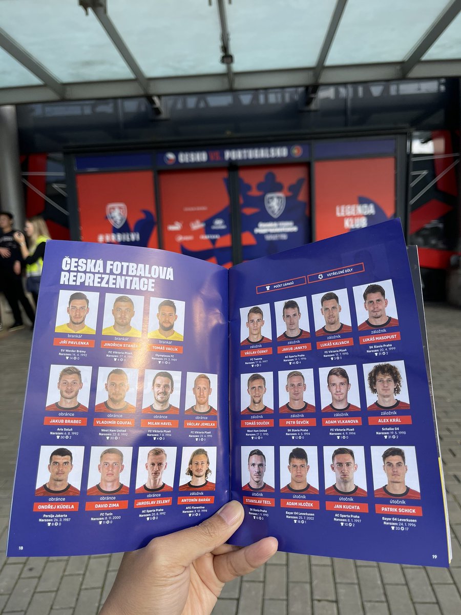 4 jam sebelum kick-off Czech Republic vs Portugal. Ngeri banget ada pemain dari Persija Jakarta di magazine timnas. 🔥