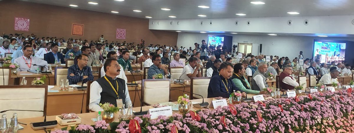 cmpatowary's tweet photo. On the second day of #NationalEnvironmentConference participated in a thematic session on agro-forestry chaired by Hon’ble Union Minister for @moefcc Shri @byadavbjp ji at Ekta Nagar, Gujarat. The session deliberated upon promotion and expansion of agro-forestry. https://t.co/uudpz917Un