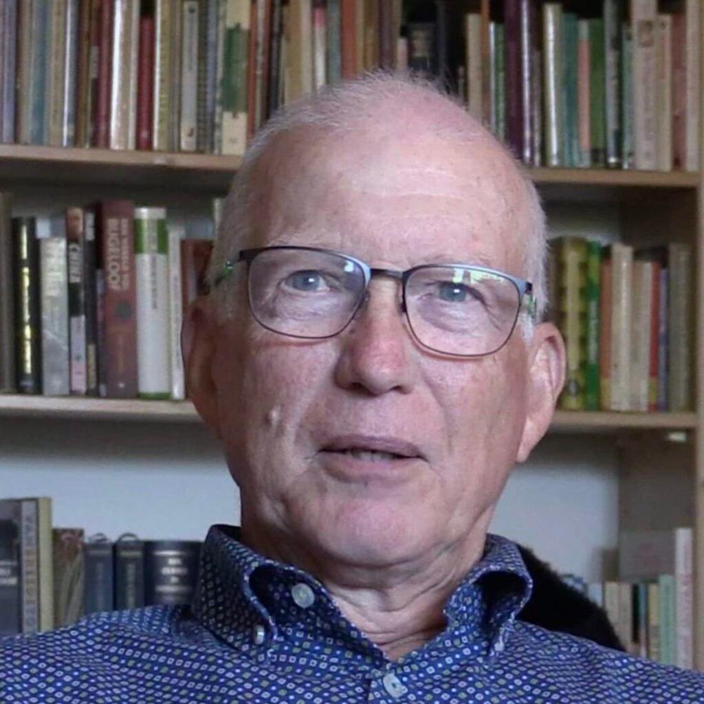 tabeenguinea's tweet photo. Fred van der Burg (Bandoeng, 1943) heeft in de oorlog als baby 2 jaar in verschillende Jappenkampen gezeten. In 1951 ging hij met zijn moeder vanuit Nederland, waar zij op verlof waren, naar Hollandia. Lees hier het hele verhaal ⬇️

https://t.co/5kjlYWYVxz https://t.co/f4T3rag3JI