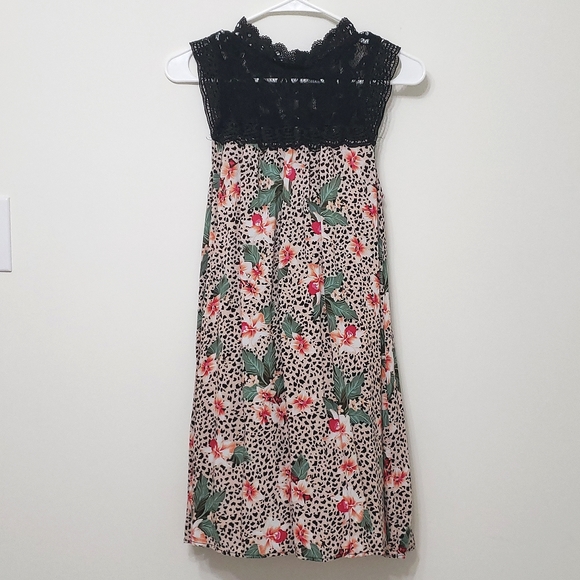 radames40003789's tweet photo. So good I had to share! Check out all the items I'm loving on @Poshmarkapp #poshmark #fashion #style #shopmycloset #papertee: https://t.co/Sr33XFxFQF https://t.co/ewL3ahJjxf