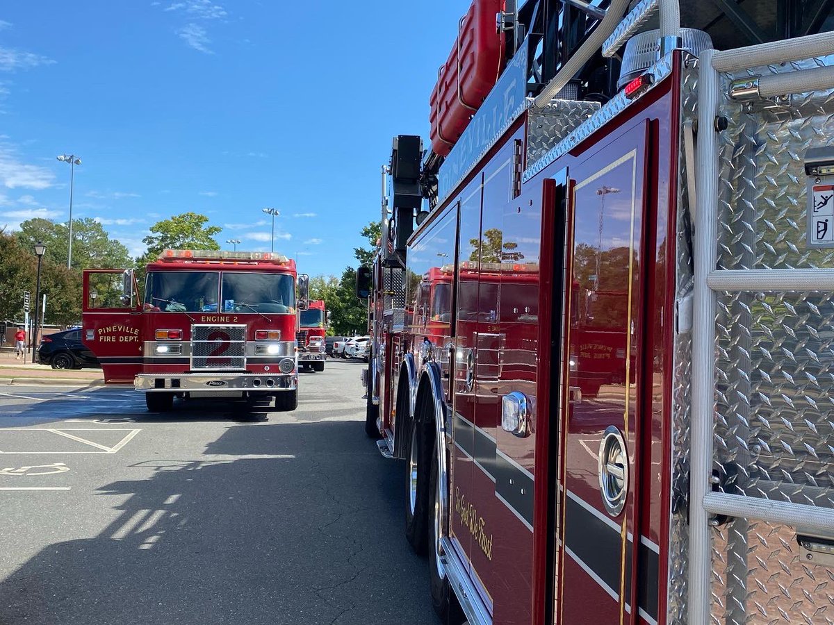 PinevilleFire's tweet photo. Today Pineville Fire Department received a report of a structure fire at the concession stand in Jack D Hughes Memorial Park. First arriving crews had the fire under control within a few minutes on scene. #PinevilleFire #smokedetectorssavelives #structurefire https://t.co/kvjcoSleib