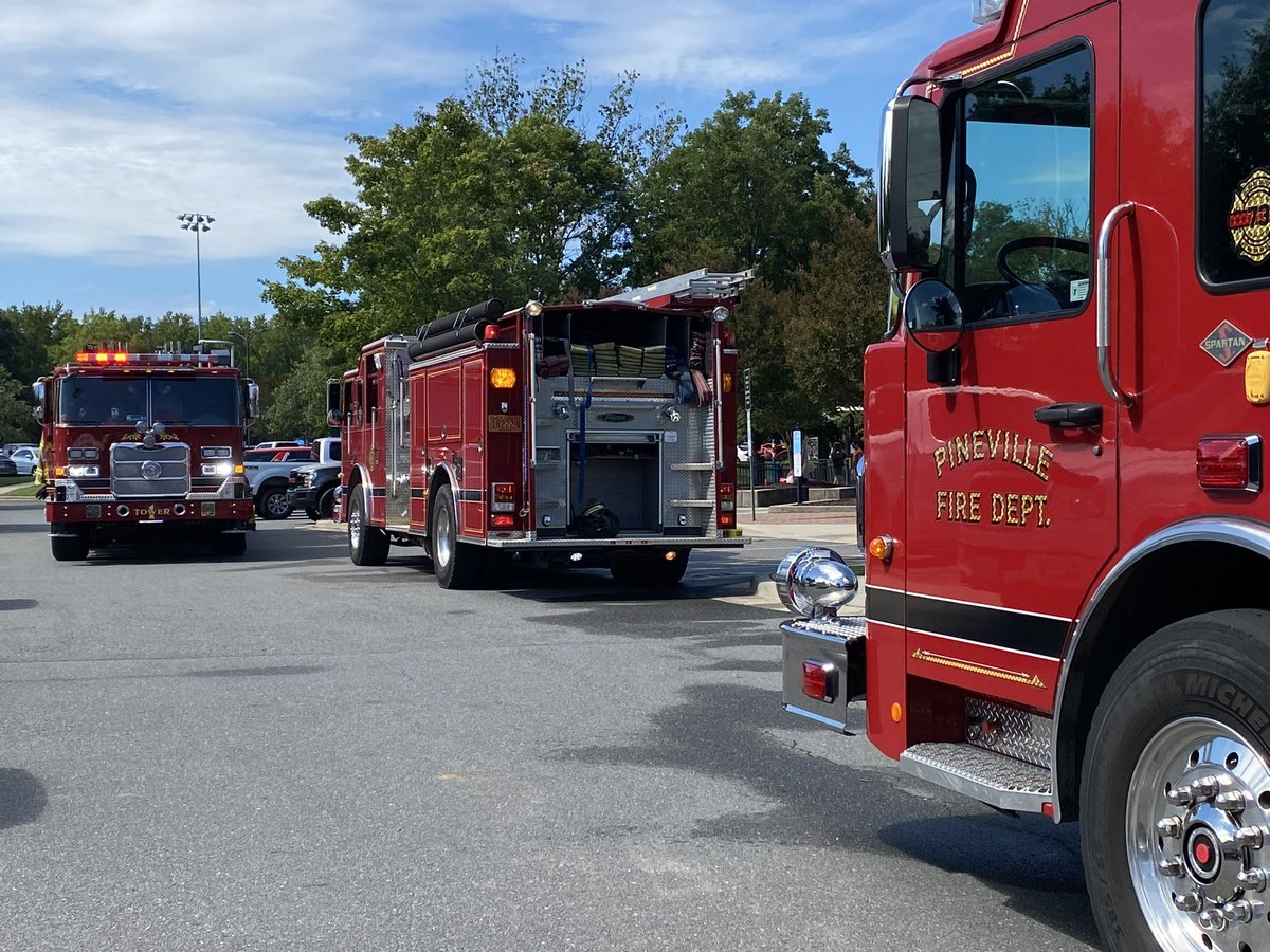 PinevilleFire's tweet photo. Today Pineville Fire Department received a report of a structure fire at the concession stand in Jack D Hughes Memorial Park. First arriving crews had the fire under control within a few minutes on scene. #PinevilleFire #smokedetectorssavelives #structurefire https://t.co/kvjcoSleib
