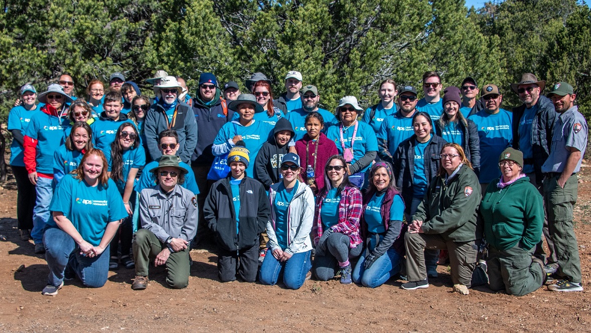 apsFYI's tweet photo. APS employees don’t have to choose between their love for camping and their love for volunteering! They get to do both during the yearly Grand Canyon Cleanup. #Volunteerism #NationalPublicLandsDay https://t.co/ha08skKThR