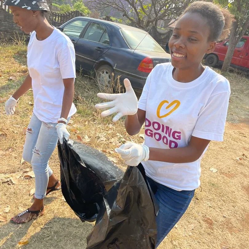 SaveOurEnviron3's tweet photo. September Clean Up Month - Week 2

#soetzim
@EMAeep 
@UNDPZimbabwe 
@jlnu_cameroun 
@ND4NPC 
#Cleanup https://t.co/RYlxtRkpo1