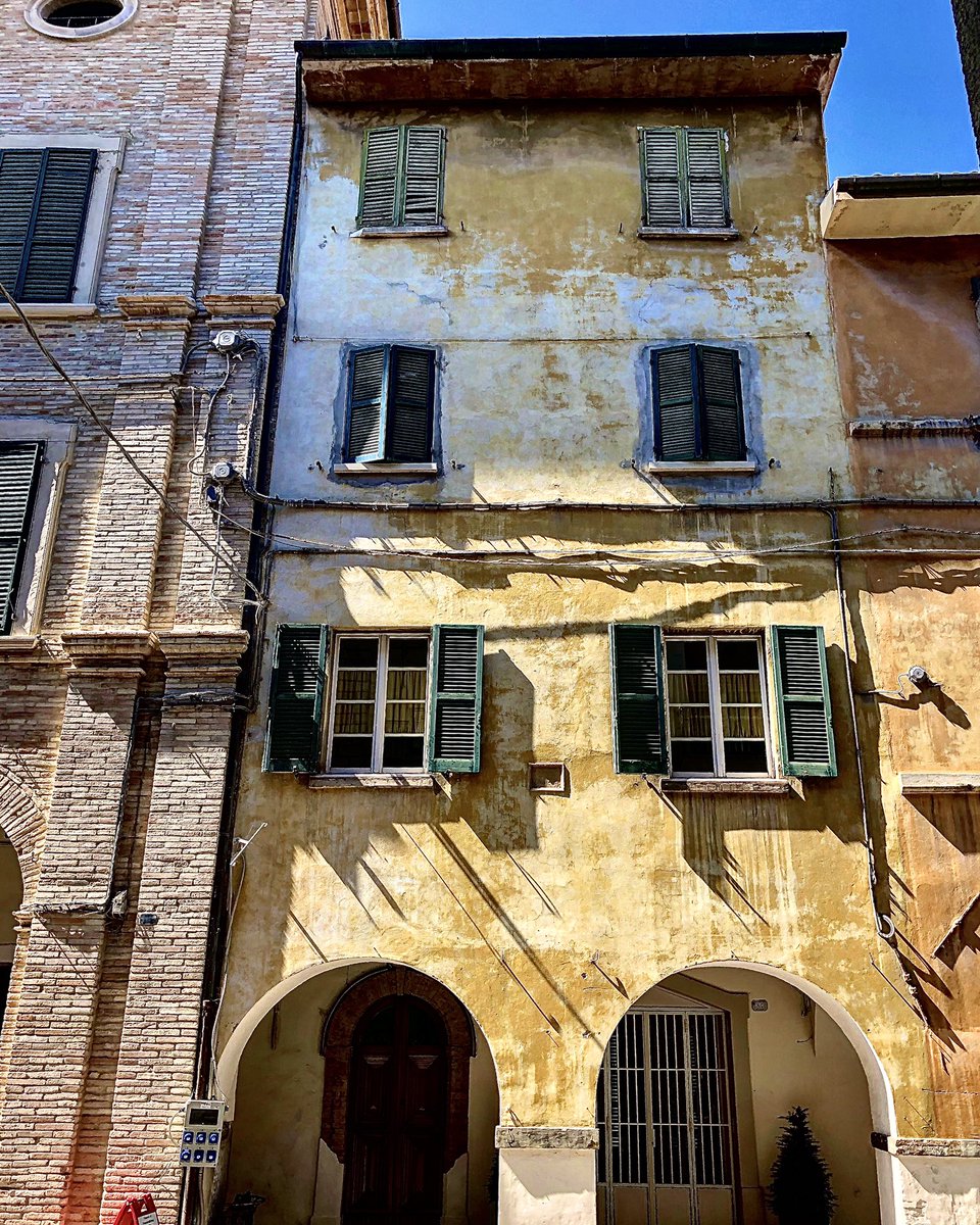 garattoni_luca's tweet photo. Corso Garibaldi, #Fossombrone (PU), July 20th, 2020 (iPhone 8) #photography #building #town #montefeltro #marche #architecture #hdr #europe #italy #centralitaly #picforsale #arch #arcade https://t.co/qxH22JMsum