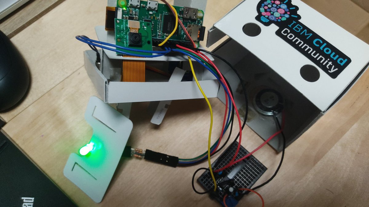 Kakimoty_Field's tweet photo. TJBot-zero を組み立て直し🤖
SDカードイメージは
2年前のハンズオンでつかったやーつ💻
「ボクノナマエハ
ティージェー ボットデス」
………喋った🔊光ったっ💡
#TJBot #TJBotzero https://t.co/NOw4CHgS6w