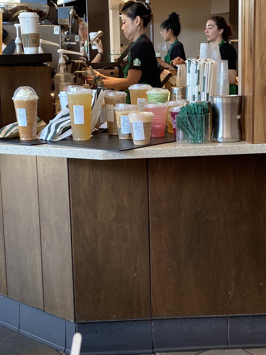 dpicon88's tweet image. I do not know why people order their @Starbucks orders ahead of time and hasn’t been picked up yet after 40 minutes of order being made! Come one people don’t be that stupid and forger your order as it will be thrown away after X amount of time #togoorders #mobileorders