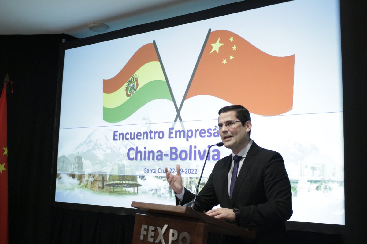 WangJialei4's tweet photo. Celebramos II Encuentro Empresarial #China - #Bolivia para promover el intercambio y cooperación económica y comercial binacional para el bienestar de ambos pueblos. Gracias a la #FEPSC por la coordinación y al Embajador de China en Bolivia, Huang Yazhong, por su presencia. https://t.co/W263K08Pgs