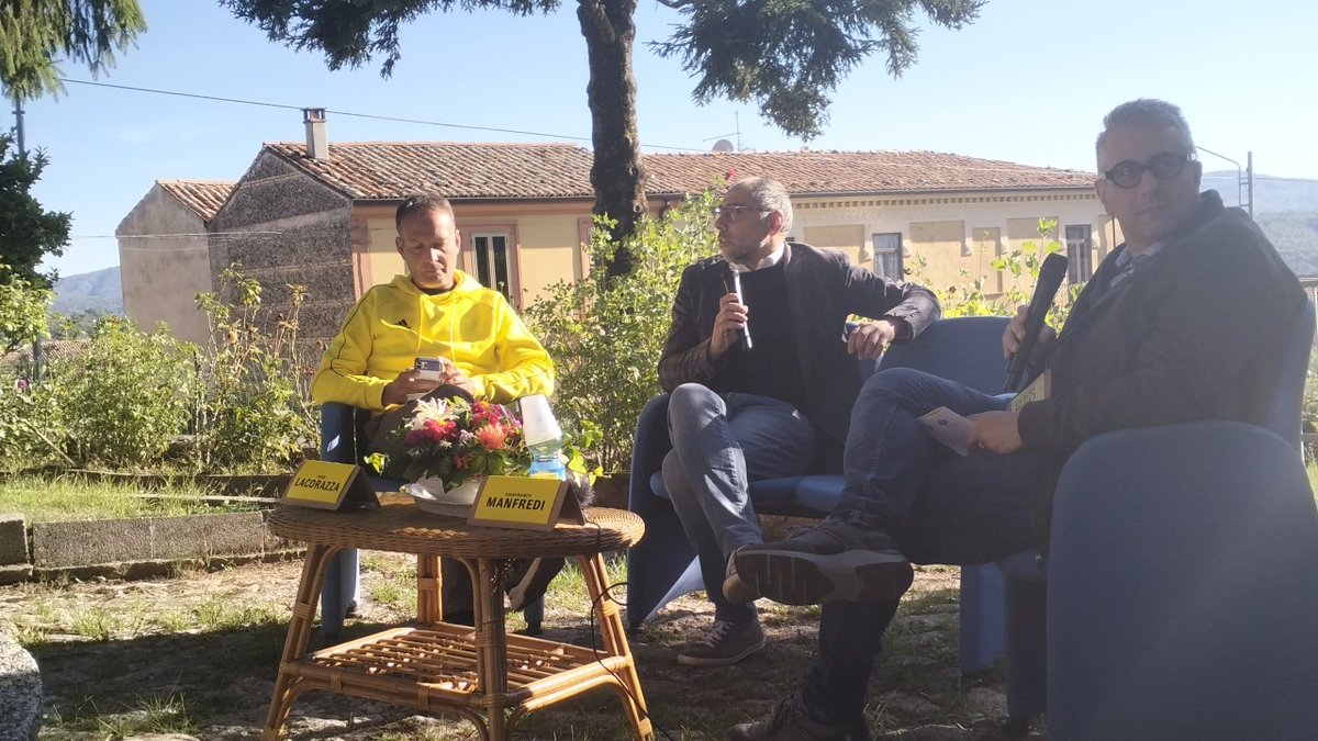 "Fondazione Appennino è una delle poche realta che dal basso tenta di cambiare il corso del Mezzogiorno", grazie a <a href="/florindorubbet/">Florindo Rubbettino</a> per il suo bel saluto a #sciabacafestival.
#civiltaappennino