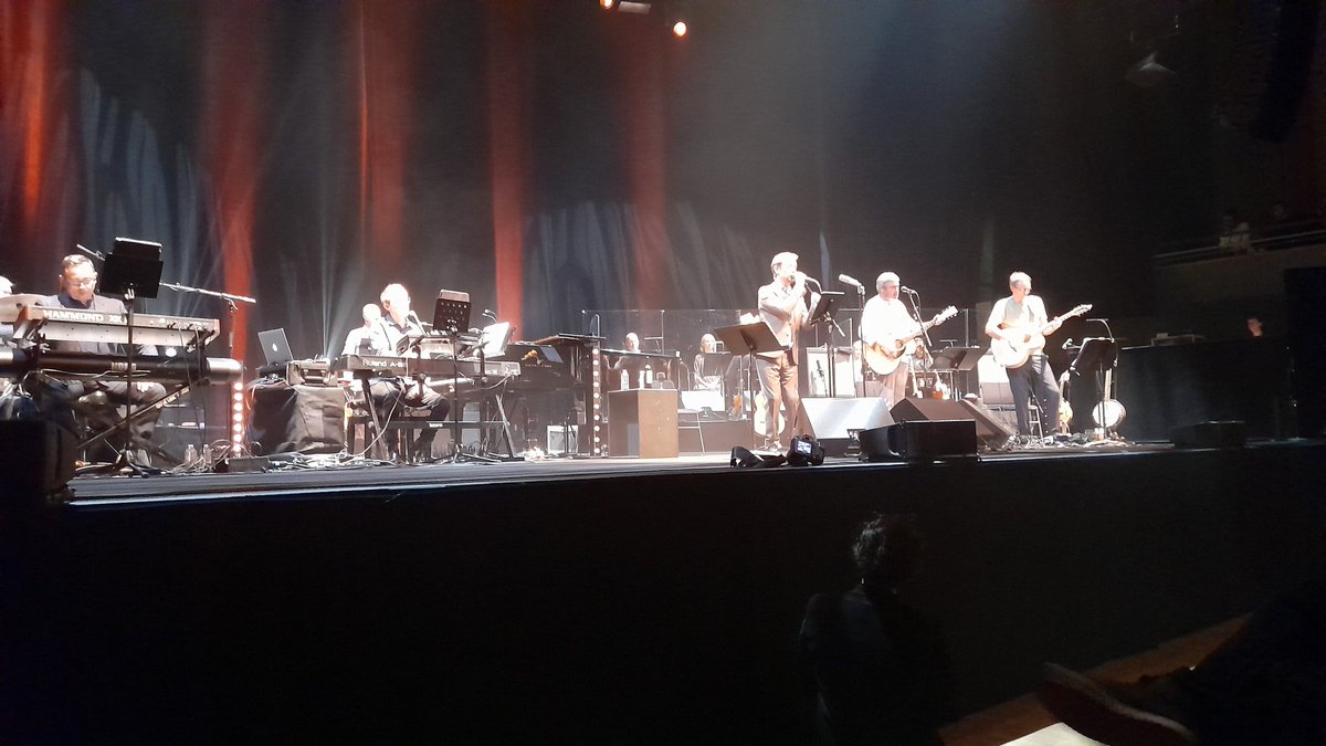 hannoncom's tweet photo. BIG shout out 2 all @divinecomedyhq crew 4 amazing work on the #citedelamusique gigs in Paris this week!! Thanks guys ❤️❤️ #neiler @andrew_skeet @ianaccordion @toshflood @Tweller693 @simonlittle #bigjohnevans #berquinn @johnnytourbloke @NatalieDepace @wkennedytm #LucyW #ChrisW https://t.co/XvewfXpMC4