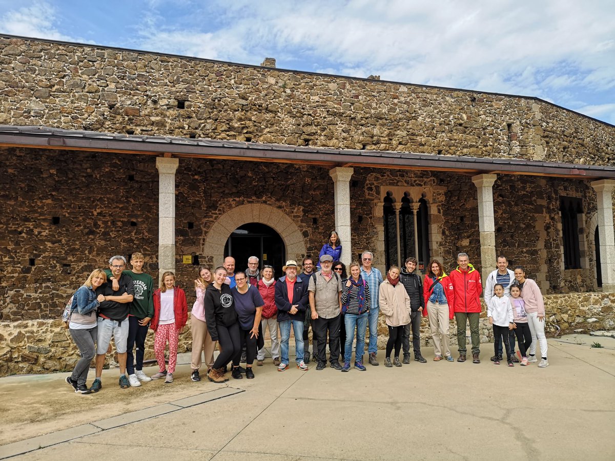 periodistes_cat's tweet photo. Fantàstica visita guiada al Castell de @montsoriu i a l'espai Cabrera del @museumontseny! Gràcies a tots els q heu vingut, i al @comarcaselva, al Patronat del Castell, a en Kim Mateu i a la Montse Codina x organitzar-ho tot tan bé! 🙌🏻
Fotos: Kim Mateu, Jordi Ribot, Anna Estartús https://t.co/vQ8eR7B5Bn