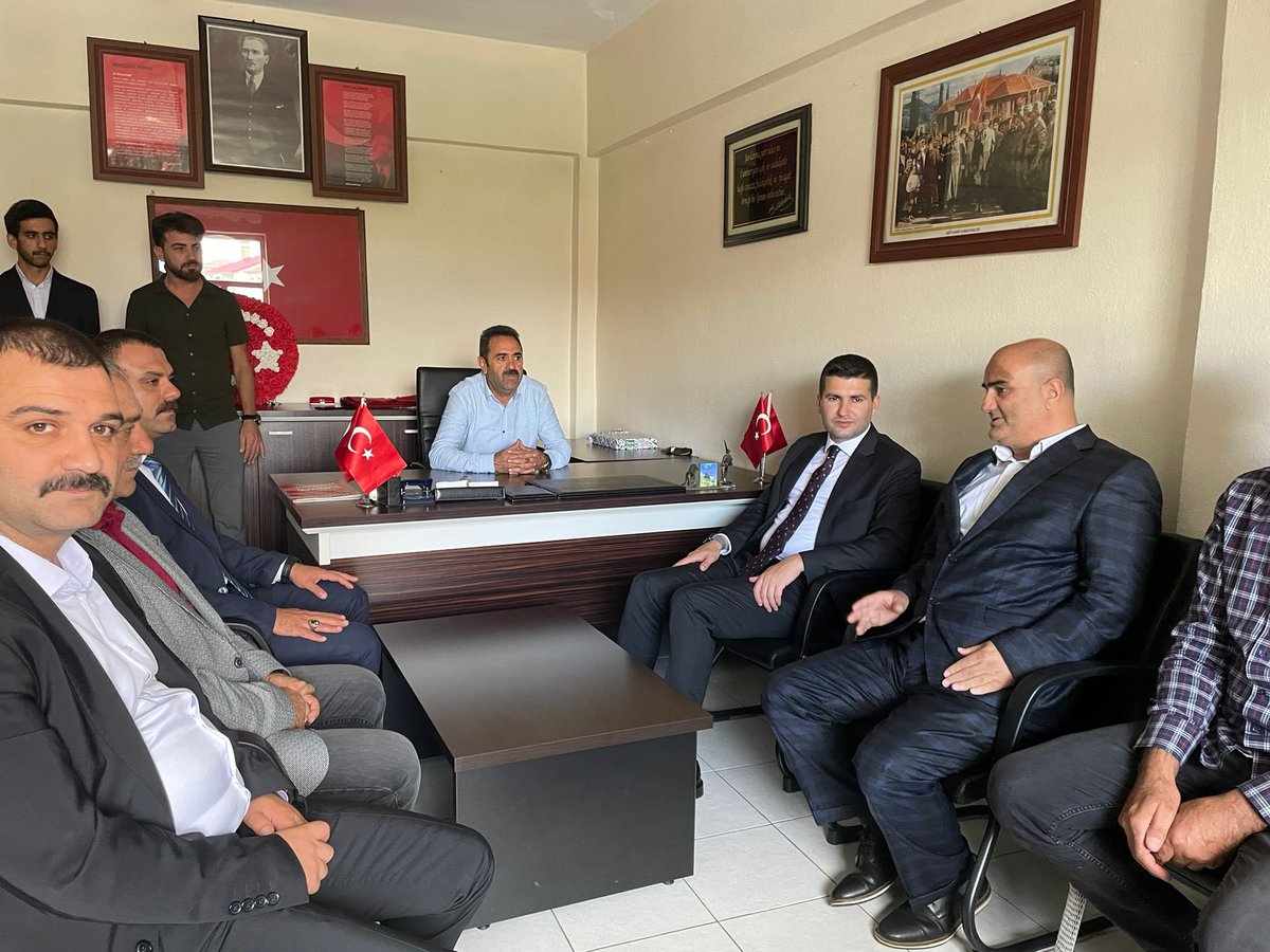 Bingöl ziyaretlerimiz kapsamında, Bingöl Doğu Anadolu Güvenlik Korucuları ve Şehit Aileleri Federasyonu'nu ziyaret ettik.
Cenab-ı Allah hepsinden ayrı ayrı razı olsun. 

Misafirperverlikleri için teşekkür ediyorum.🇹🇷