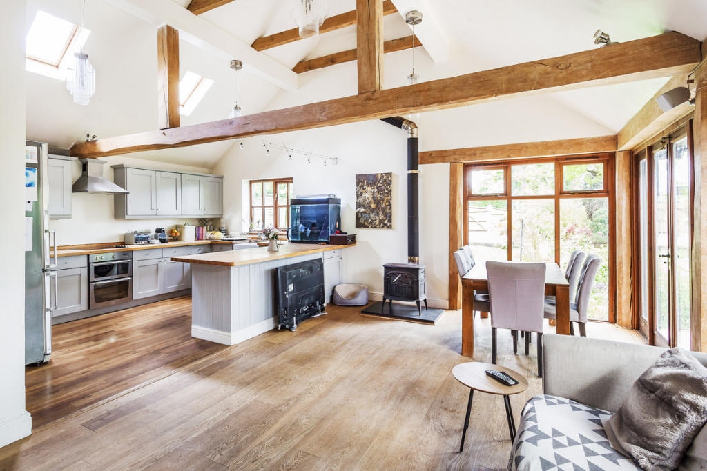 MyMoveTracker's tweet photo. 🛏️ 3 bedrooms
💷 £685,000
📌 Hartfield Road, Cowden, TN8
🔑 Marketed by @platformproperty

A delightful three bedroom detached family home set back from the road and has a private driveway, a level lawn area and a picturesque lake.
.
.
.
.
#buying #forsale ⁠#finance #home #house https://t.co/OQOhldGrZH