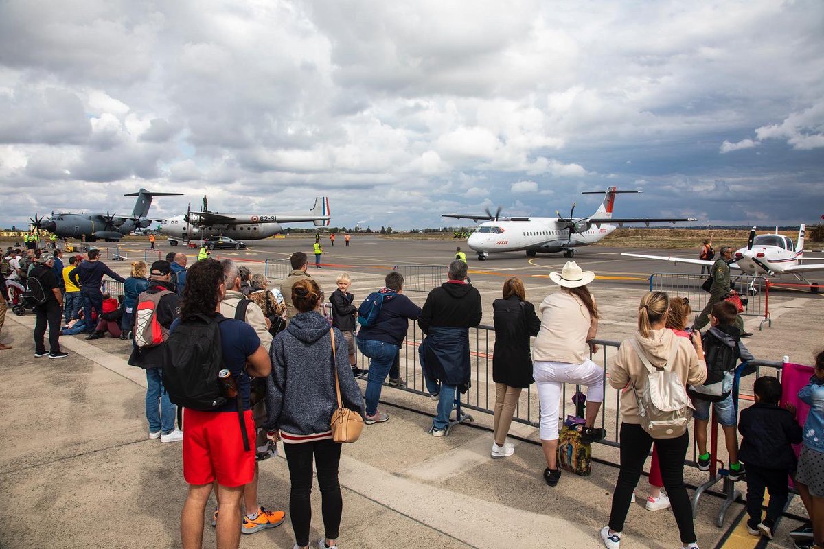 ATRaircraft's tweet photo. As promised here are some pics from day 1 of the "des étoiles et des ailes" airshow at Toulouse Francazal Airport today. Come visit tomorrow if you’re around, our ATR 72-600 will be flying again sometime between 2:15 and 3:15 pm. #airshow #intolife https://t.co/4vB0d36yrJ