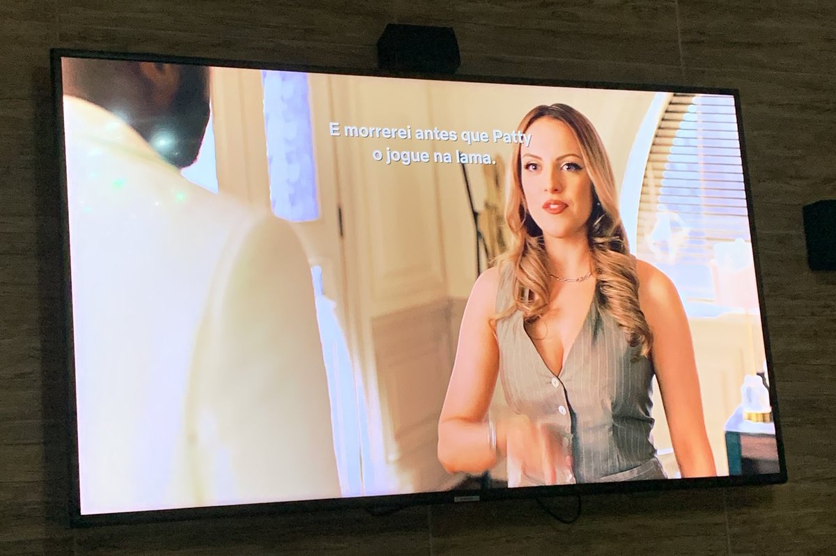 cinestera's tweet photo. Sábado de manhã com a @LizGillies 

Isso me lembra dos bons tempos, quando Dynasty era exibida semanalmente. https://t.co/RYH9ruAe2Q