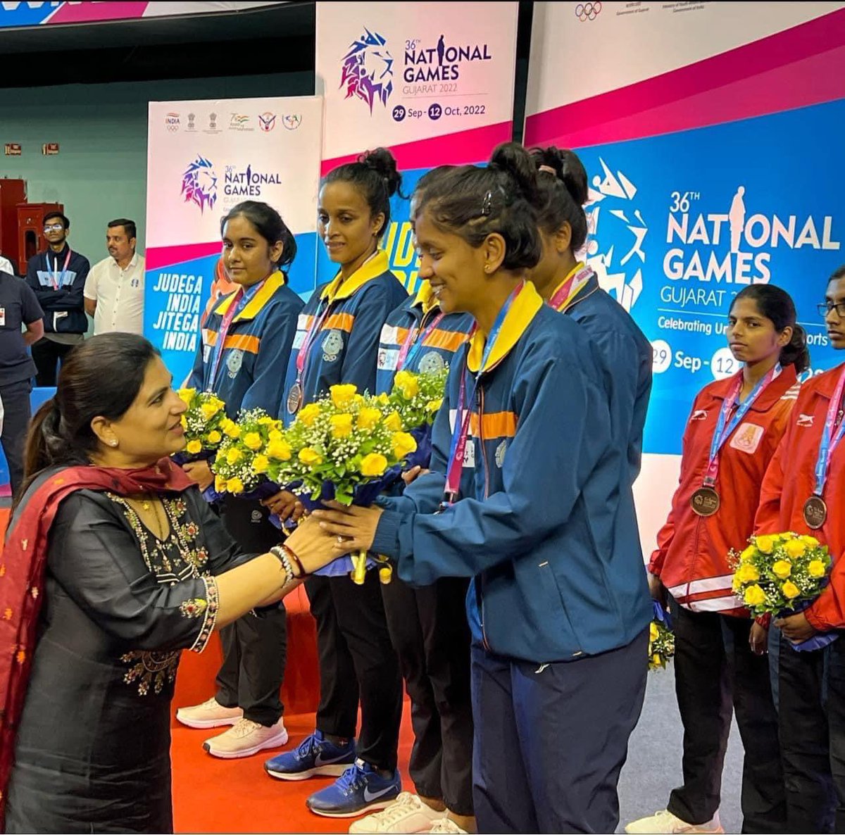 BoghawalaHemali's tweet image. જુડેગા ઇન્ડિયા, જીતેગા ઇન્ડિયા

It was immense pleasure to felicitate  and motivate the winners of ongoing #NationalGames2022.

#UnityThroughSports
#36thNationalGames
#MayorSurat

Location: Indoor Stadium, Surat